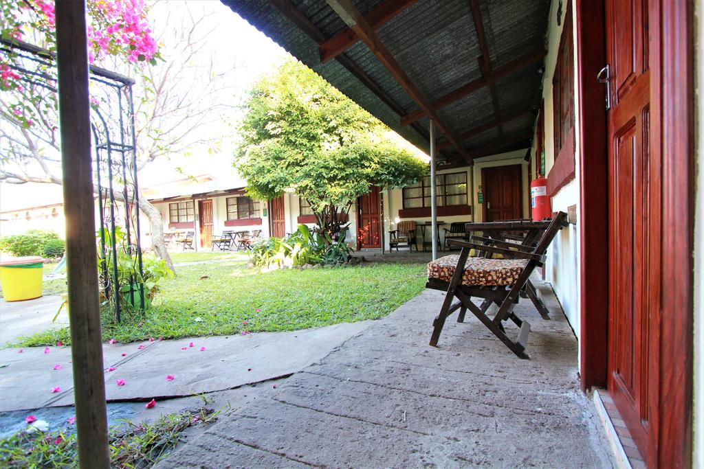 Zigzag Town Lodge Livingstone Eksteriør bilde